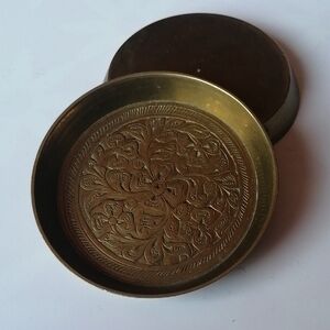 Vintage Engraved Brass Mini Pin Offering Plates Intricate Floral Design (2)